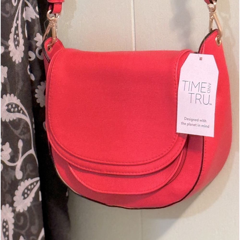 Time and Tru Women's Riverdale Crossbody Saddle Bag in Salmon